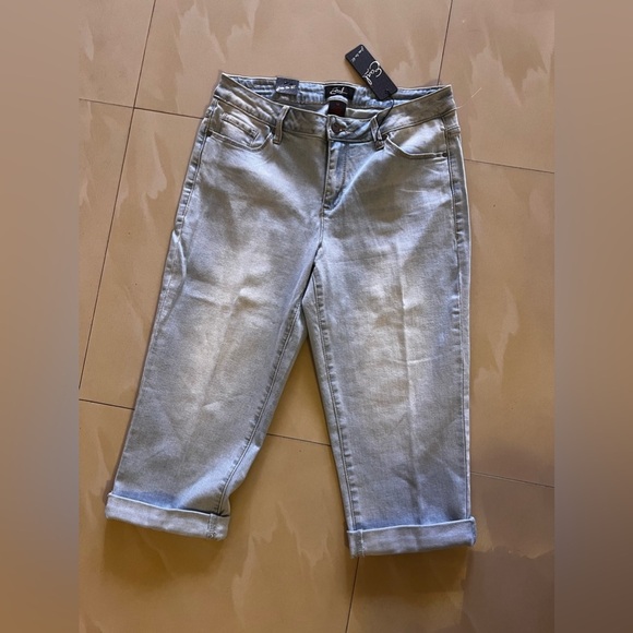 Earl Jean Women's Capri Size 12 Jeans- NWT pockets light blue - Picture 16 of 16